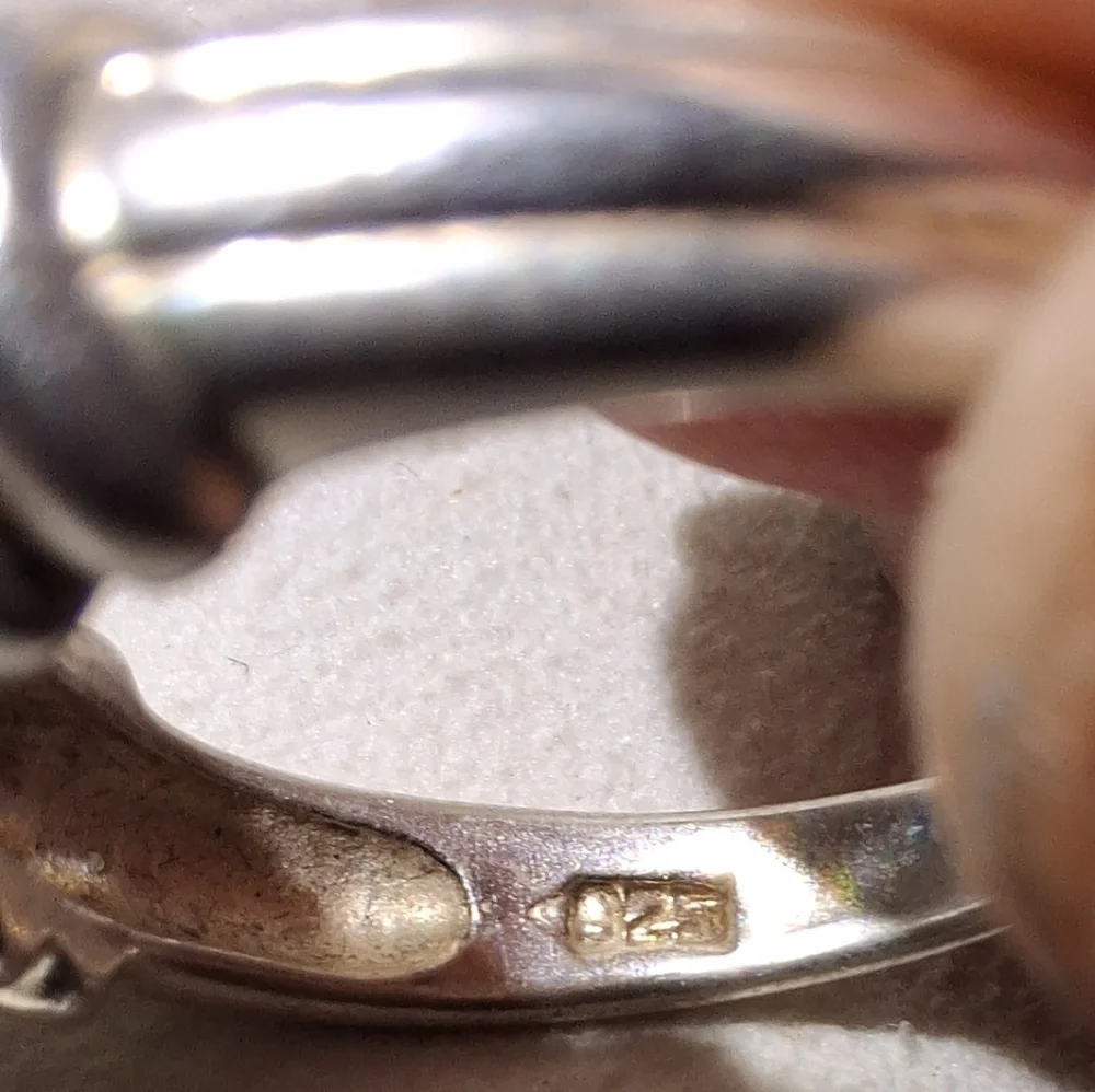 Vintage Sterling Silver 925 Signed Oval Clear Cz Ridge Detail Ring
